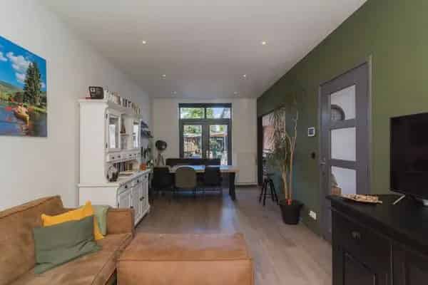 Ruime halfvrijstaande woning met 4 slaapkamers en 2 badkamers