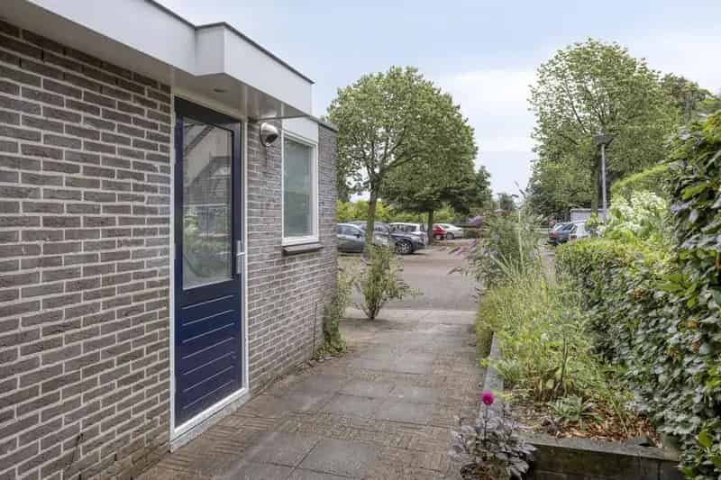 Uitgebouwde Middenwoning Barneveld - Moderne Keuken, 3 slaapkamers, Tuin