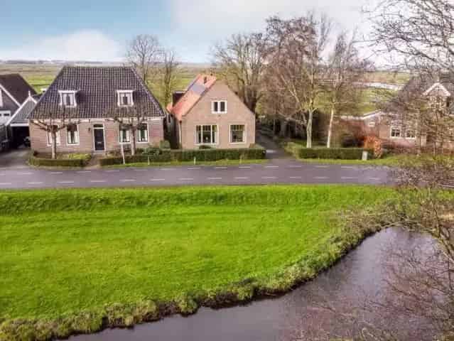 Vrijstaande woning Middelie met uitzicht en vaartocht