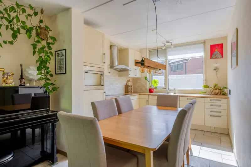 Tussenwoning 4 slaapkamers Breda Haagse Beemden