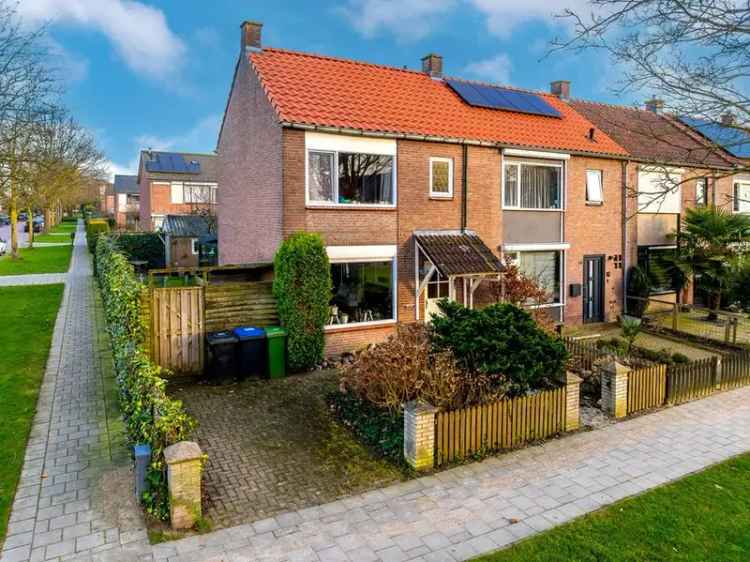 Hoekwoning Woudrichem Serre Garage 3 slaapkamers Ruime Tuin