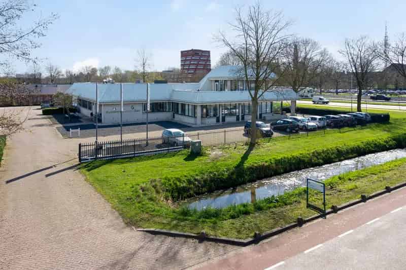 Bedrijfshal te Huur Waalwijk A59 1428m2 Kantoor Showroom Opslag