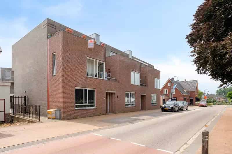 3 Kamer Appartement Valburg Centrum  Ruim Balkon Berging