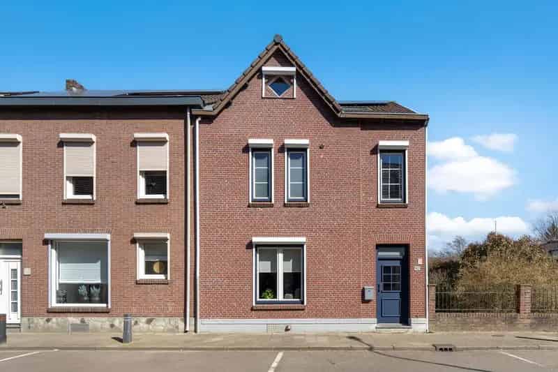 Moderne Hoekwoning Haanrade 4 slaapkamers 12 Zonnepanelen