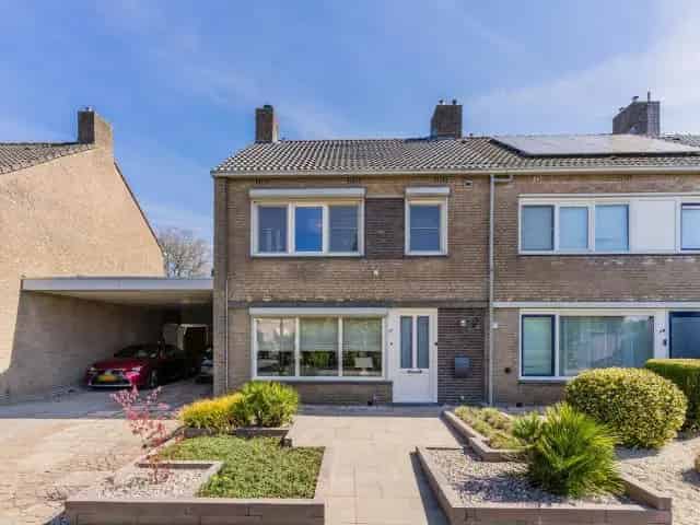 Moderne Hoekwoning te Koop Budel
