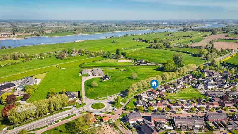 Semi-bungalow Heerewaarden: Vrijstaand met garage en tuin