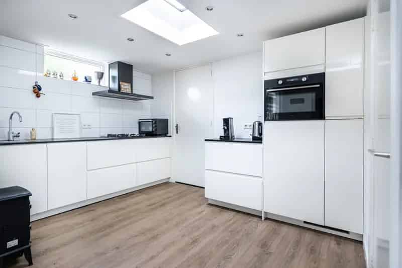 Twee Woningen op 882m² in Ouddorp: Ruimte en Flexibiliteit voor Meerdere Generaties