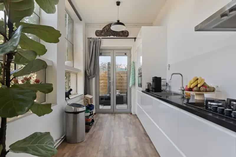 Ruim Appartement met Zonnige Tuin in Bussum
