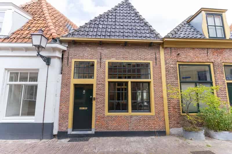 Huis te koop Hoorn: Historische stadswoning 1605 gerenoveerd