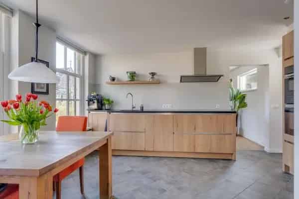 Sfeervolle woning aan de Brink te Schalkwijk