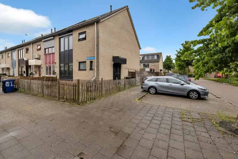 Huis te koop Almere Muziekwijk 3 slaapkamers garage