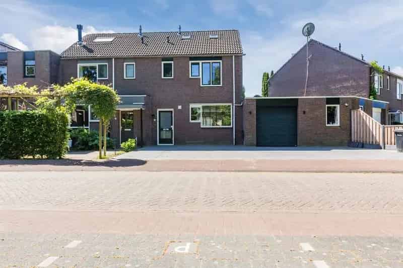 Instapklare Tweekapper Lelystad Ruime Tuin 3 Slaapkamers Luxe Afwerking