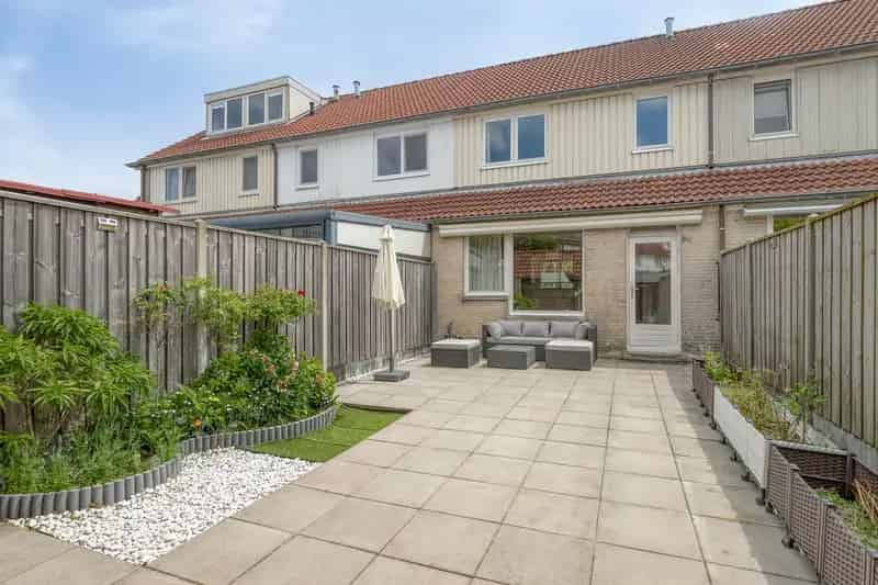 Ruime Familiewoning te koop in Almere Waterwijk