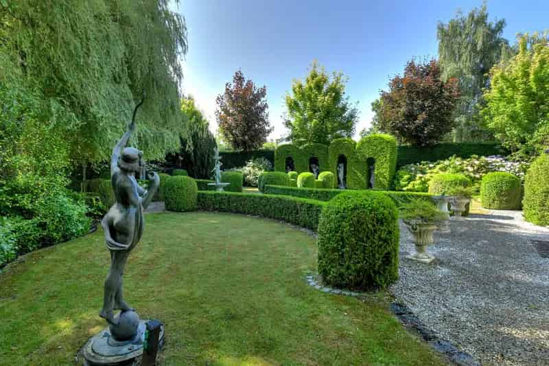 Huis te koop Lage Zwaluwe: Luxe villa met zwembad en wellness