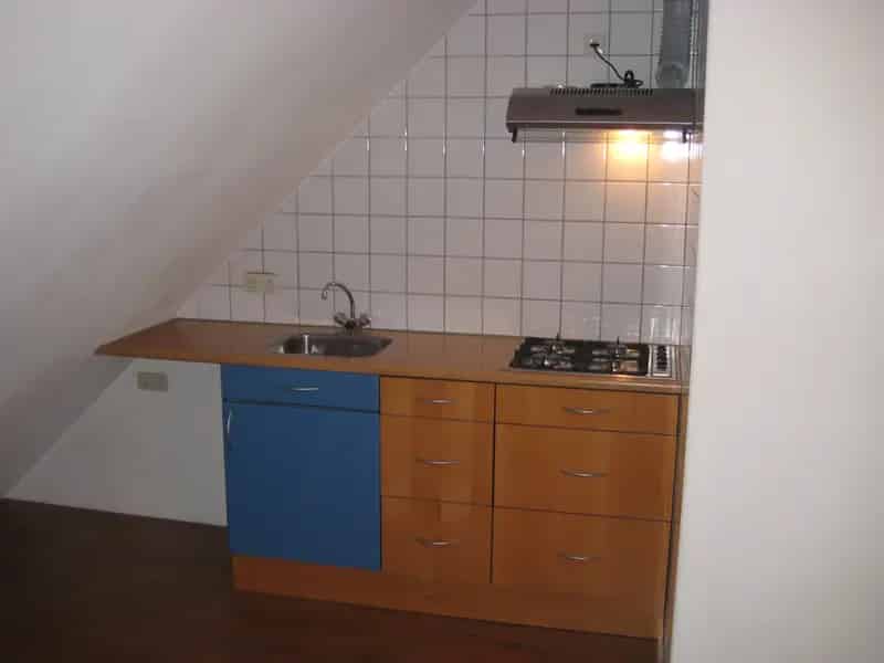 Mooie Zolderstudio 28m2 Eigen Keuken Badkamer