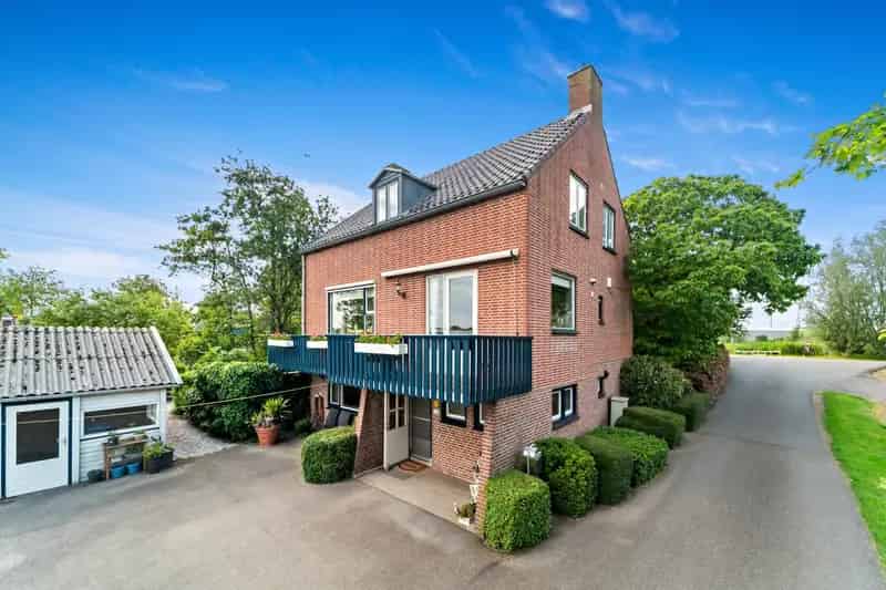 Vrijstaande woning aan het water Den Hoorn 6 kamers
