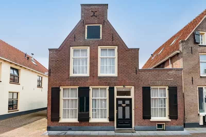 Gemeentelijk Monument Nijkerk: Ruime Familiewoning met Tuin