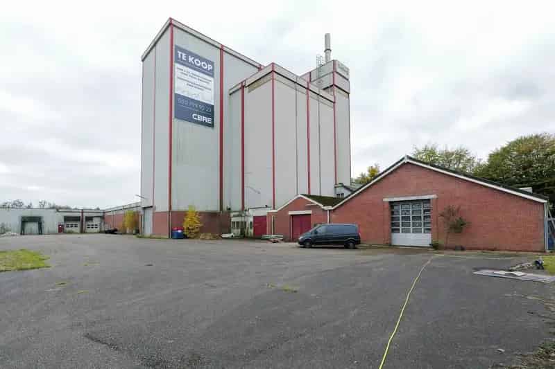 Bedrijfshal Feanwâlden 6750m2 te koop