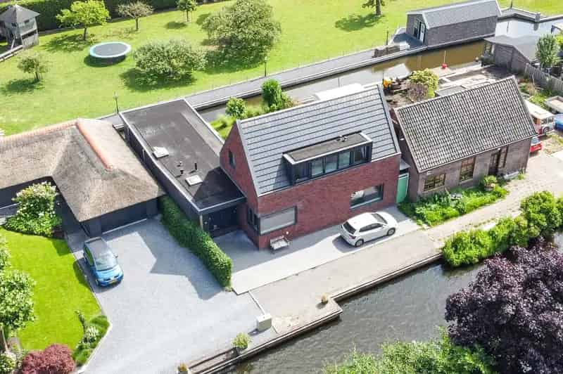 Moderne woning Vinkeveen: Aan vaarwater, levensloopbestendig