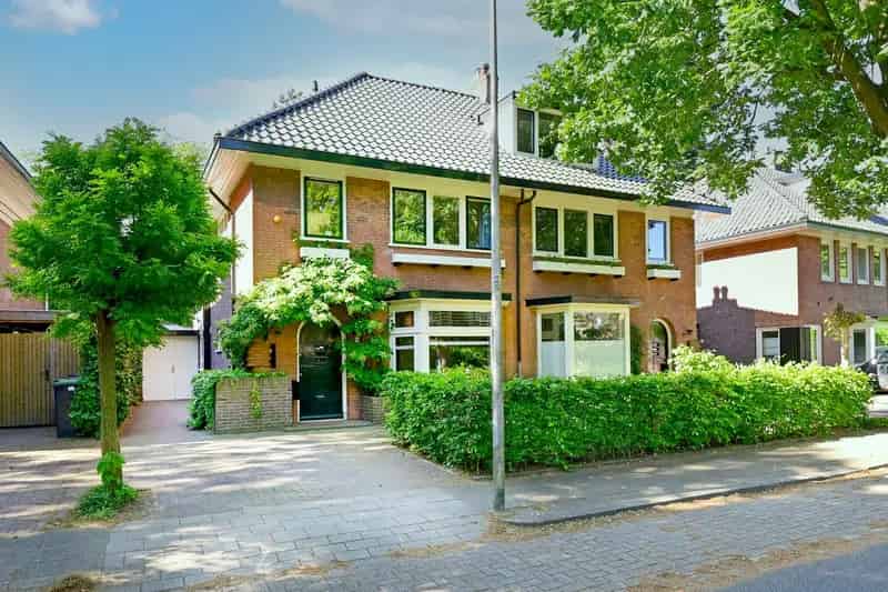 Huis te koop Zeist 4 slaapkamers uitgebouwde keuken garage tuin zuiden