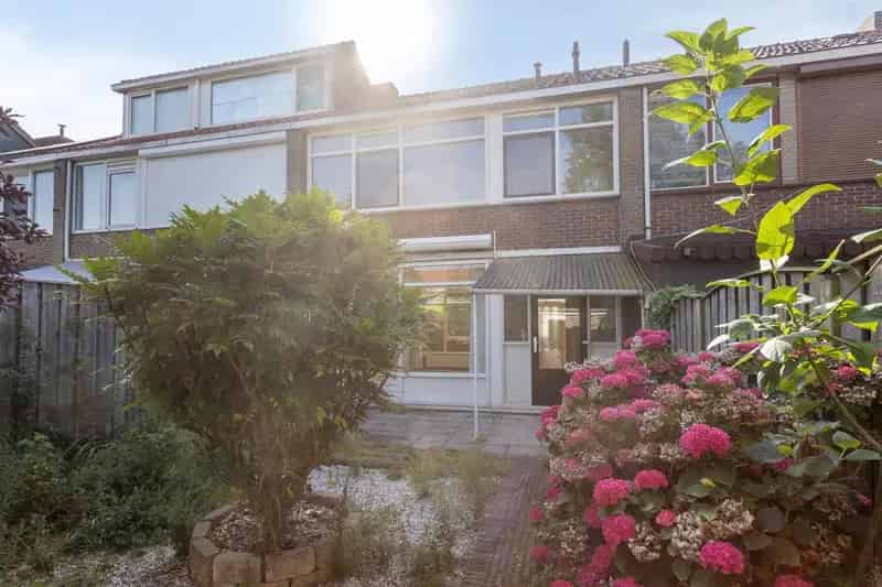 Huis te koop Freesiastraat 8 Rozenburg 3 slaapkamers