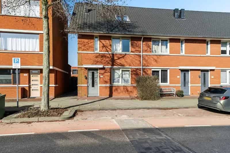Ruime 4 Slaapkamers Familiewoning Gemeubileerd Expatvriendelijke Buurt