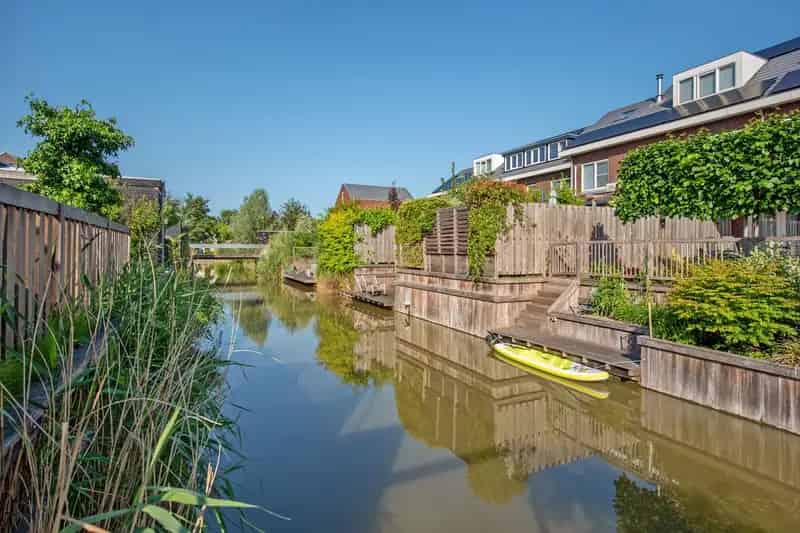 Moderne Tweekapper Delft - 4 slaapkamers - Tuin aan het water