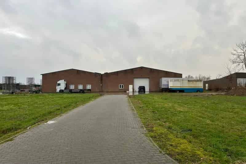 Bedrijfshal te Huur Swalmen 200m2 Opslag Werkplaats