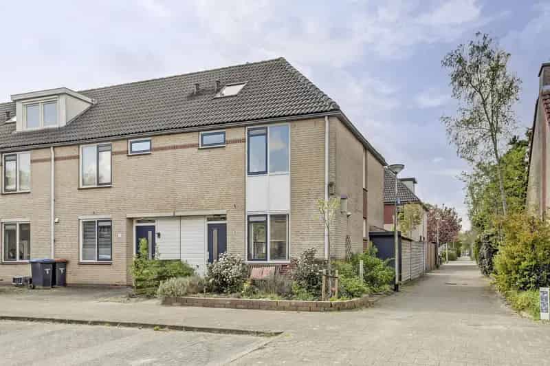 Hoekwoning 4 slaapkamers Zielhorst Ruime tuin Nabij station