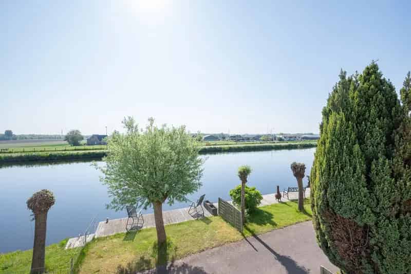 Huis te koop Hillegom: 2 1 Kapwoning aan het water
