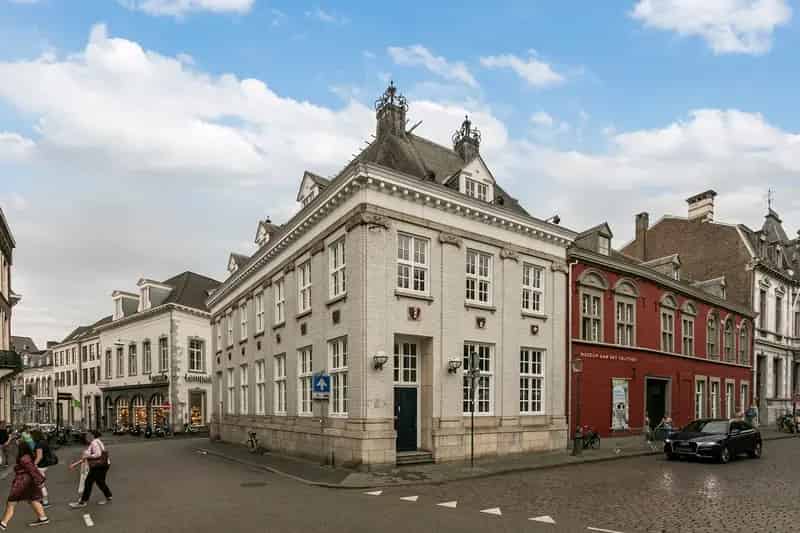 Kantoor te huur Vrijthof Maastricht 860m² Rijksmonumentaal
