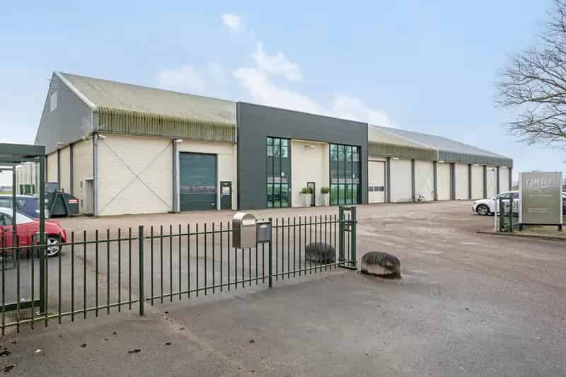 Bedrijfshal te Huur Dinteloord 1500m2 Bedrijfsruimte 188m2 Kantoor