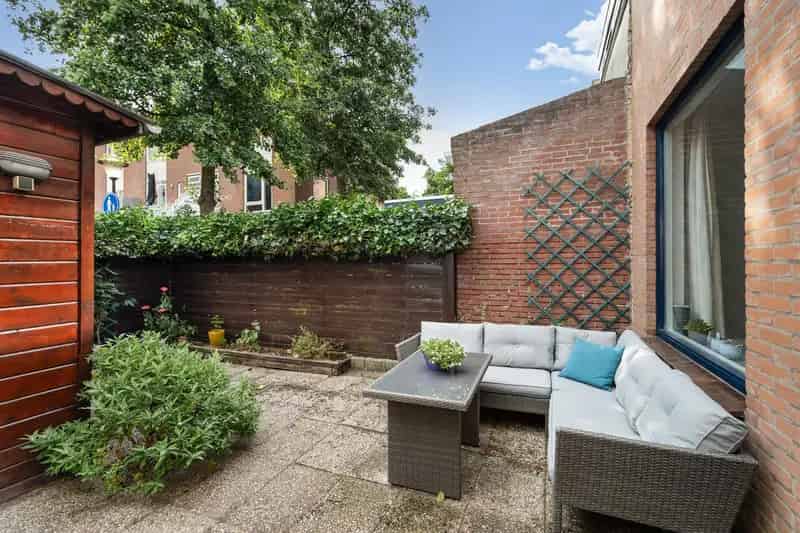 Tussenwoning Vlaardingen: Zonnige Tuin en Recente Renovatie