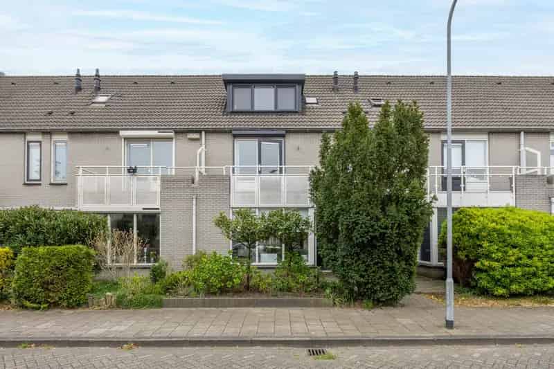 Ruime 5 Slaapkamers Eengezinswoning te koop Uitgeest
