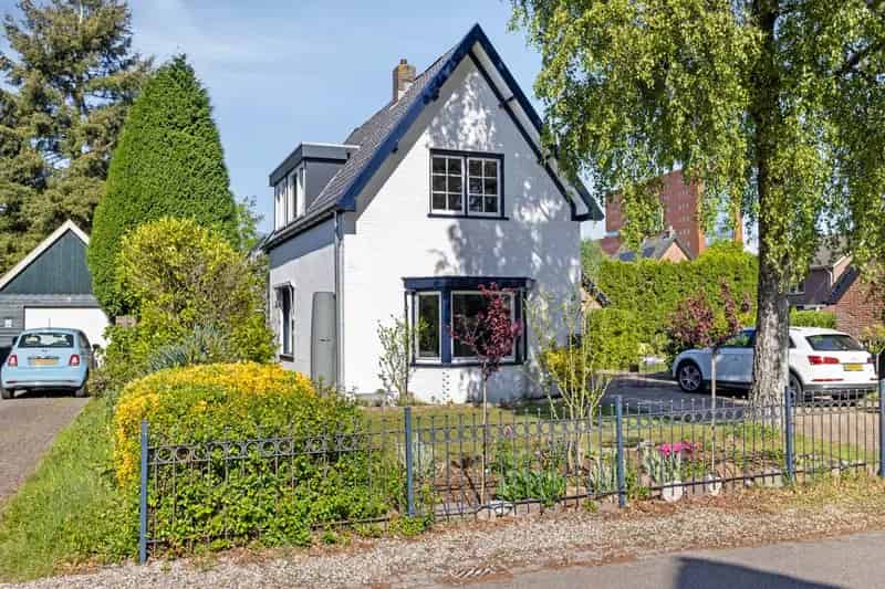 Vrijstaande woning Hattemseweg: Royale tuin, authentieke details