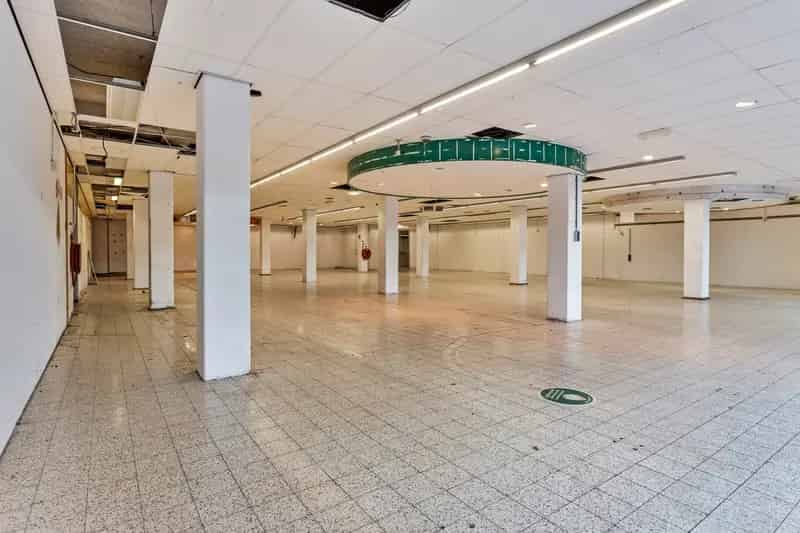 Commerciële Ruimte te Huur Esch: 535m² Dorpscentrum