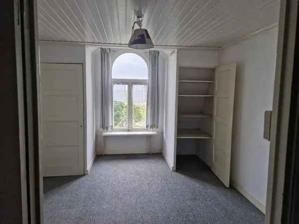 Anti kraakpand Steenbergen 342m2 Ruime woning nabij Breda