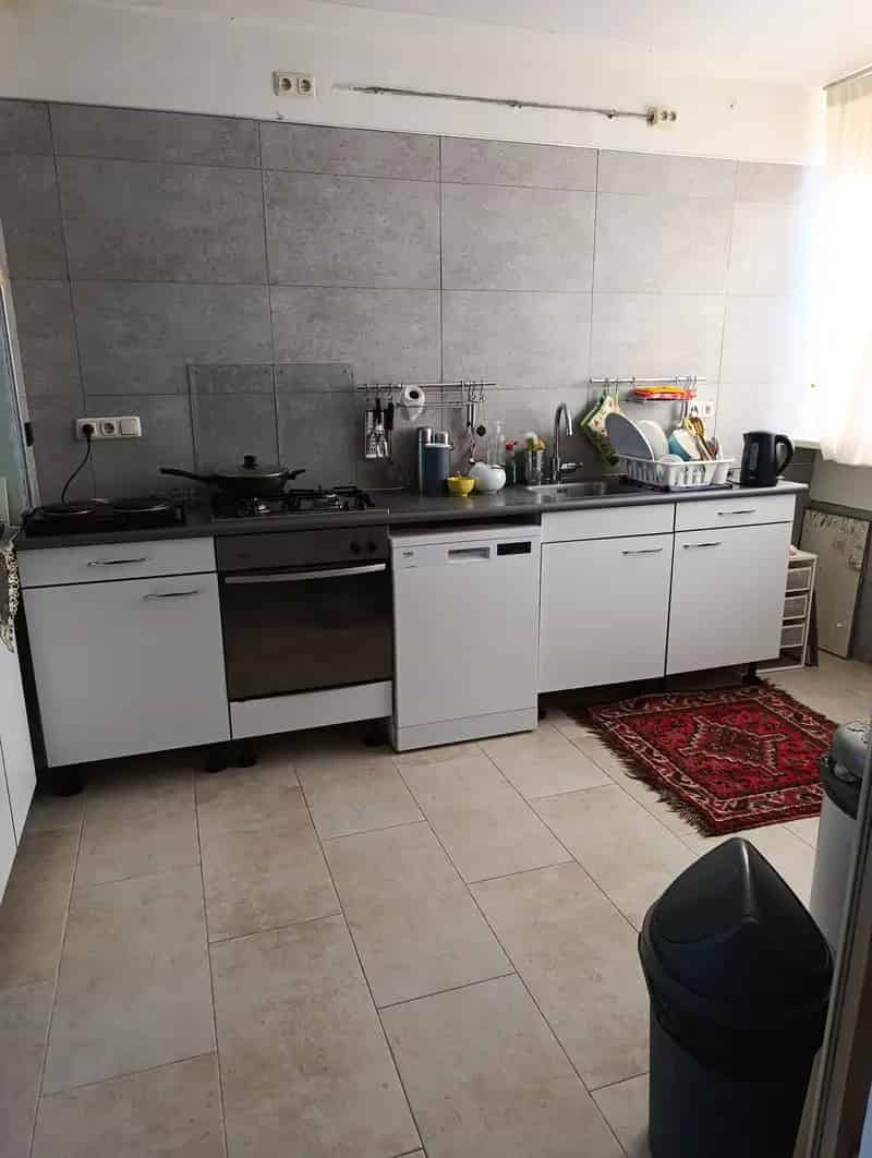 Kamer te huur in huis met 3 slaapkamers