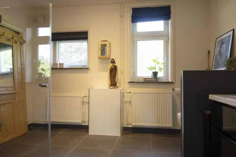 Luxe Landhuis aan Bosrand met Bijgebouwen