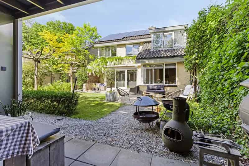 Luxe 4 Slaapkamers 2 Onder 1 Kapwoning Nabij Park en Station