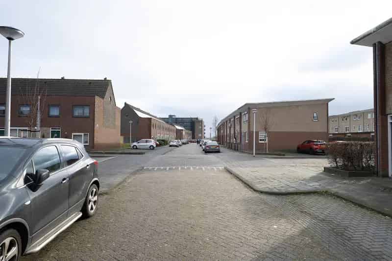 Huis Te Koop , 82, Marguerite Durasstraat, Spijkenisse, Zuid-Holland