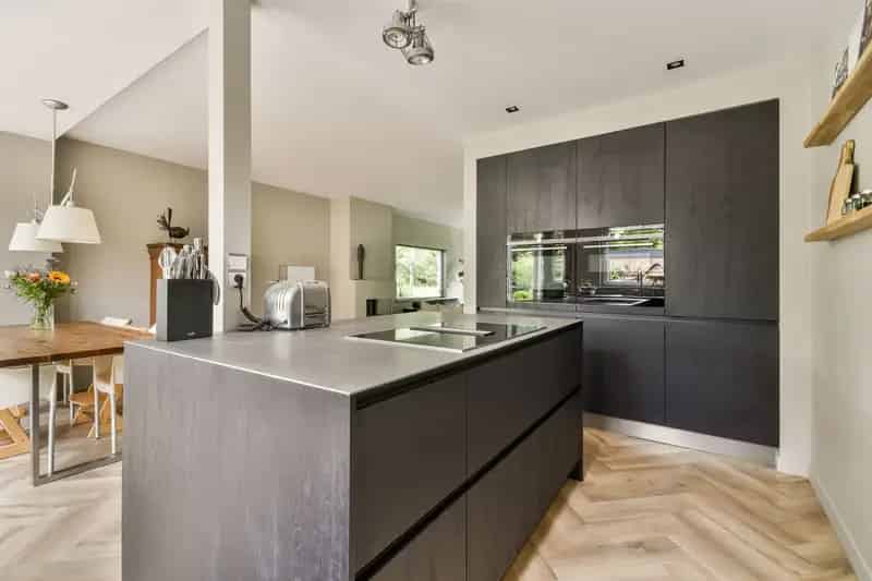 Huis te koop Amstelveen Bosporus: 5 slaapkamers, 2 badkamers, tuin op het westen