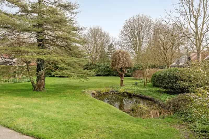Ruime Villa met 4 slaapkamers Grote Garage en Privacy