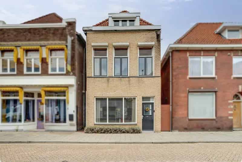 Ruime gezinswoning 4 slaapkamers grote tuin Roosendaal