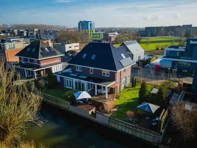Luxe gezinsvilla Almere Poort 7 kamers 2 badkamers