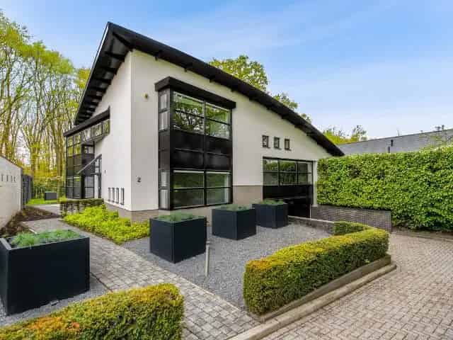Vrijstaande villa te koop Veenendaal 350m2 Petenbos