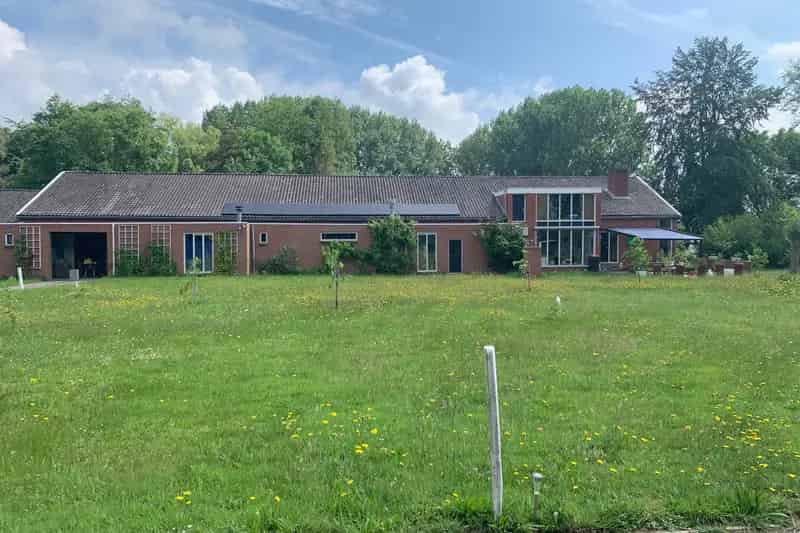 Bedrijfshal te koop met woning jachthaven en loods