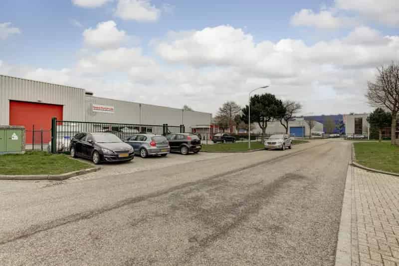 Bedrijfshal te Huur Zeewolde 937m2 Kantoor Parkeerplaatsen