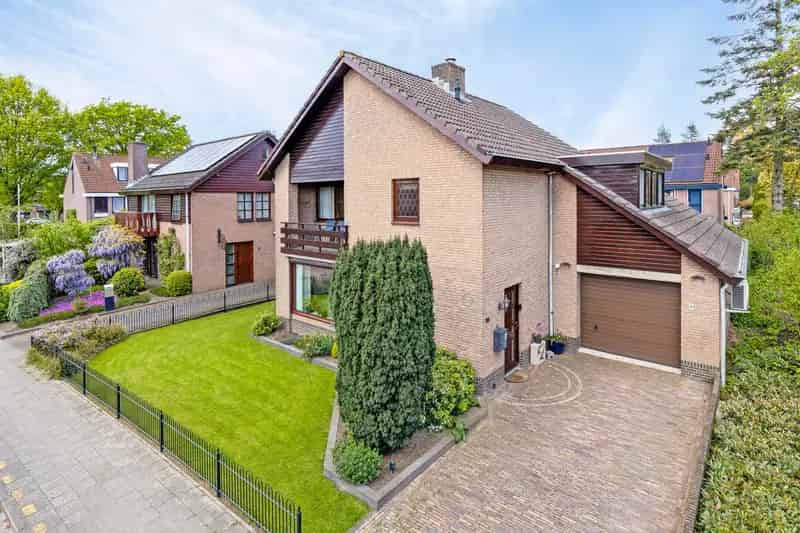 Ruime Familiewoning Bemmel  Garage Tuin Zonnepanelen