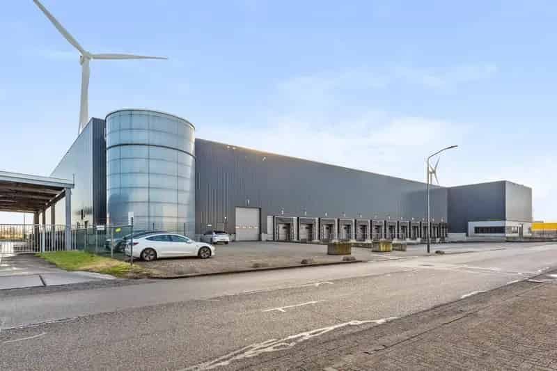 Bedrijfshal Breda 8303m² te huur A16 Logistiek